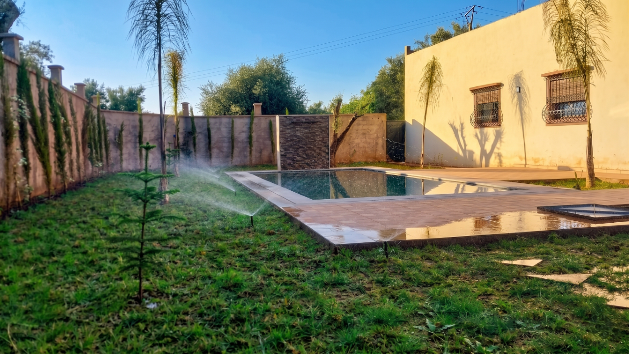 Retraite paisible à Ghmat – Maison avec piscine et grand jardin en LLD