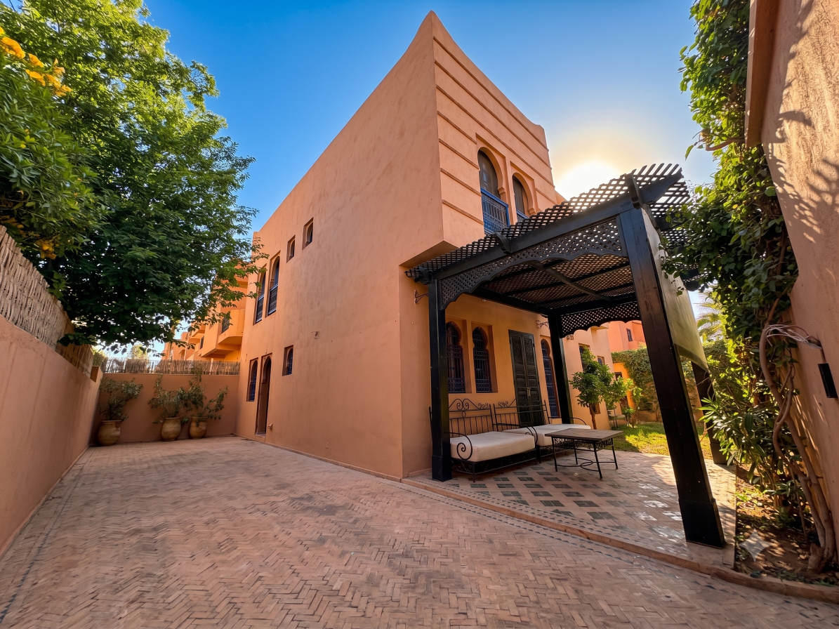 Très Jolie Villa vide à louer de 3 suites avec cheminée, terrasse et jardin privé à Targa - Marrakech