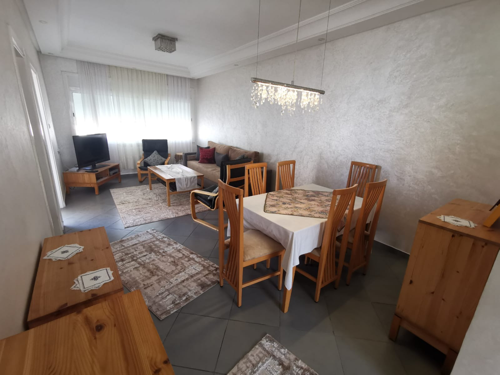 Très joli appartement entièrement rénové à louer meublé à neuf 2 pièces avec une terrasse au centre ville d'Agadir boulevard Hassan 2