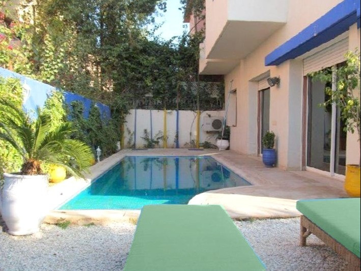 À louer meublée une très jolie Villa de 3 chambres avec jardin et piscine privative bien située au quartier Targa ,Marrakech