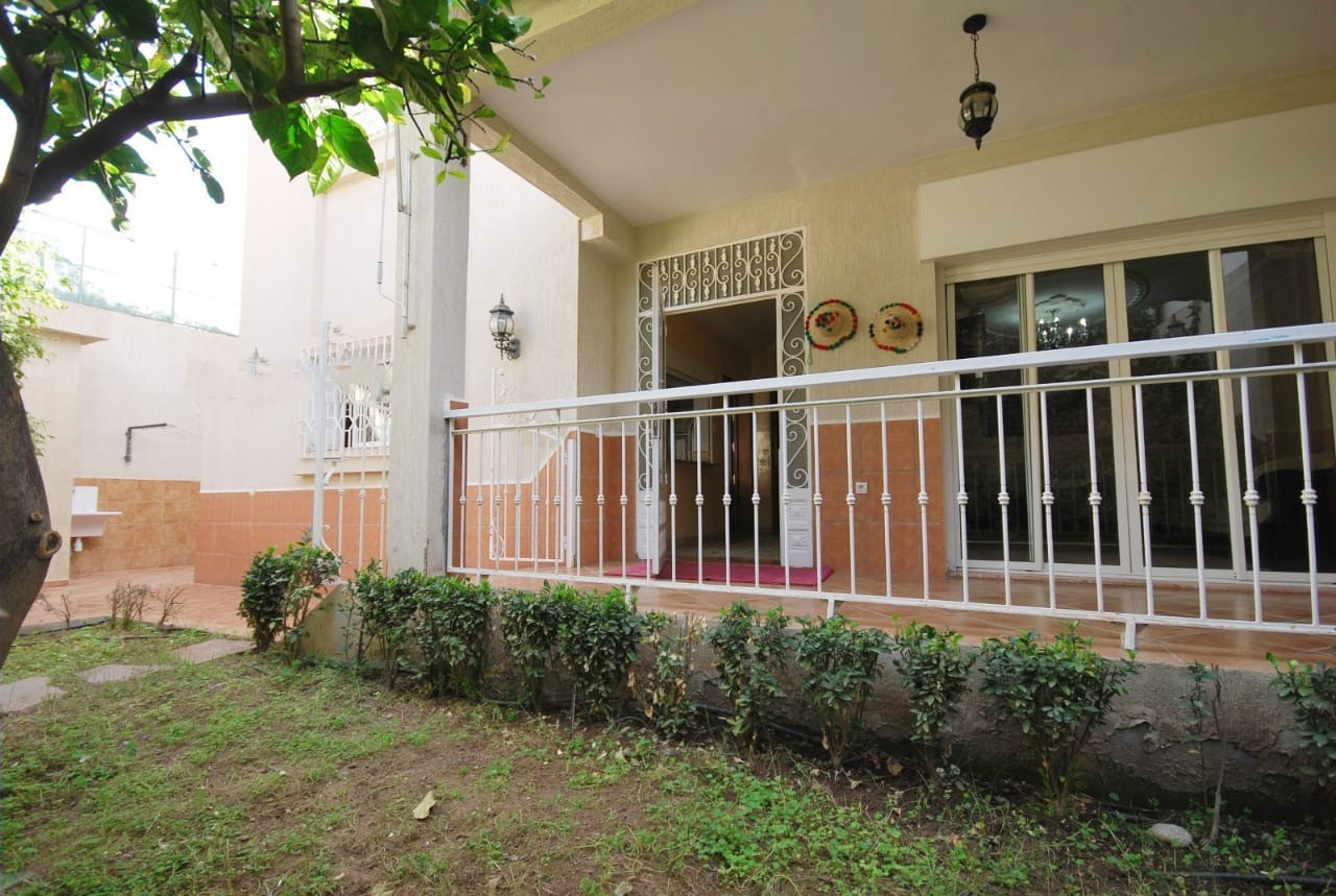 Villa familiale à louer vide de 2 niveaux avec terrasse et jardin située au quartier Dakhla
