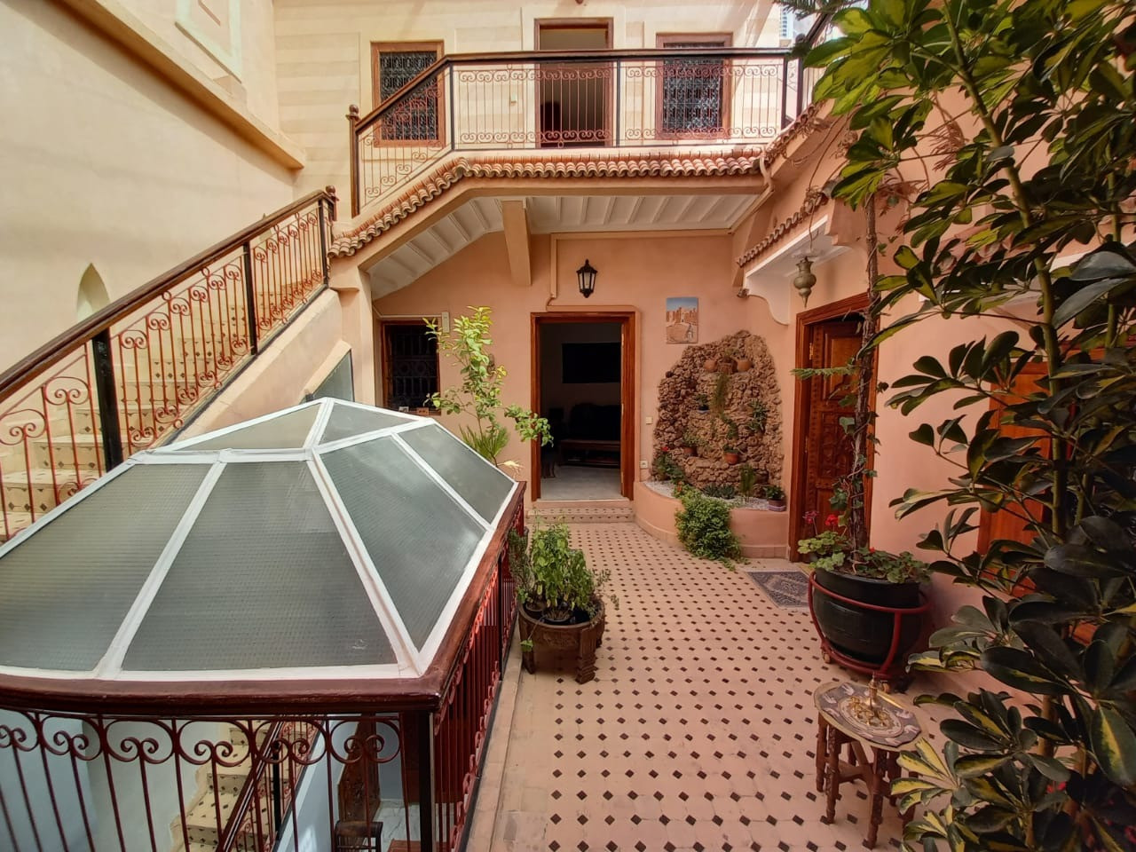 Joli Riad à vendre idéal pour un investissement locatif de 4 chambres avec une jolie terrasse situé au coeur de la Medina - Marrakech